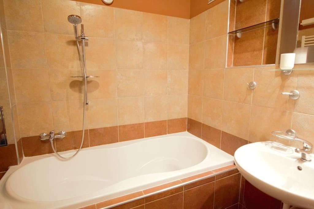 Comfort 2Bedrooms Quite Place!-Vinohrady 布拉格 外观 照片